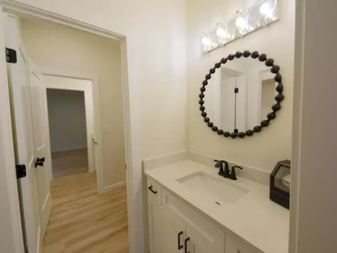 Bath - 3738 E Woodhue St, Springfield, MO 65802 photo 4 of 17