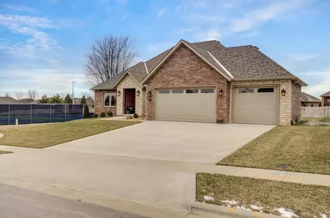 1511 N Meadowood Ave, Springfield, MO 65802 photo 3