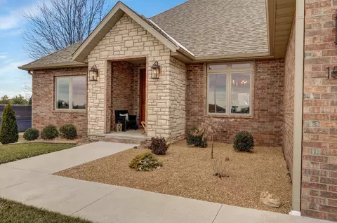 1511 N Meadowood Ave, Springfield, MO 65802 photo 4