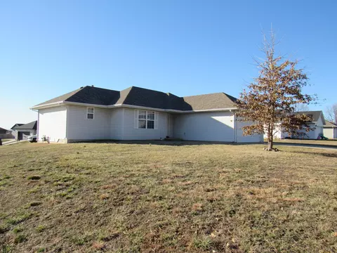 203 Spruce Ave, Clever, MO 65631 photo 2