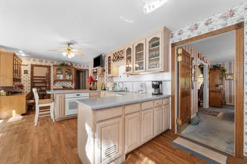 Kitchen - 143 Arizona Dr, Branson, MO 65616 photo 4 of 8