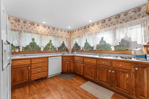 Kitchen - 143 Arizona Dr, Branson, MO 65616 photo 5 of 8