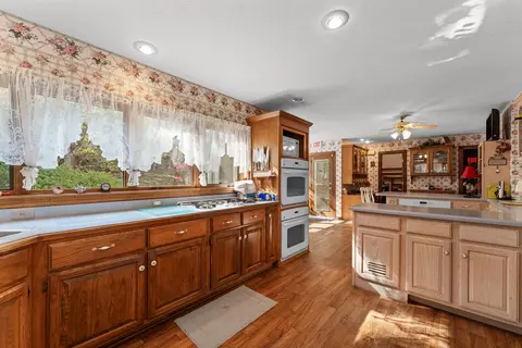 Kitchen - 143 Arizona Dr, Branson, MO 65616 photo 6 of 8