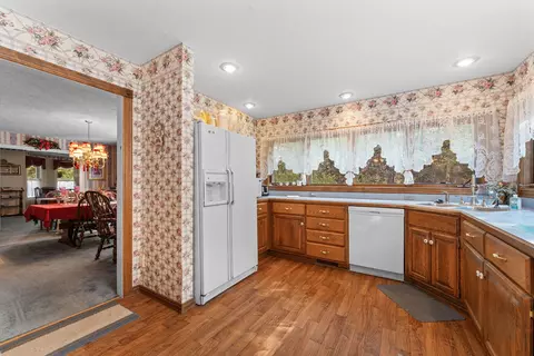 Kitchen - 143 Arizona Dr, Branson, MO 65616 photo 7 of 8