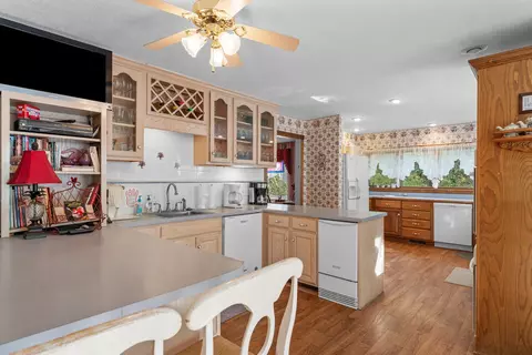 Kitchen - 143 Arizona Dr, Branson, MO 65616 photo 2 of 8
