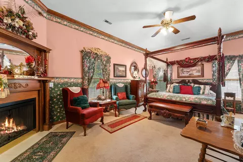 Bedroom - 143 Arizona Dr, Branson, MO 65616 photo 2 of 10