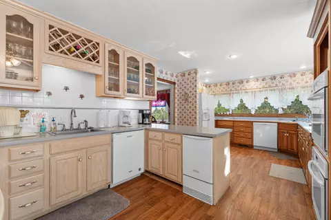 Kitchen - 143 Arizona Dr, Branson, MO 65616 photo 3 of 8