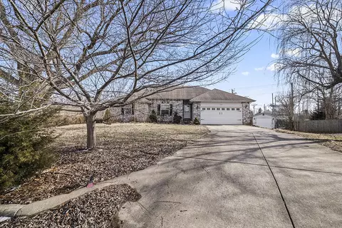 618 Sarah Ct, Willard, MO 65781 photo 2