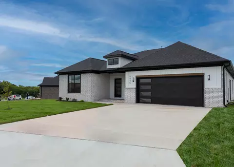 1517 Marlowe Ave, Springfield, MO 65802 photo 1