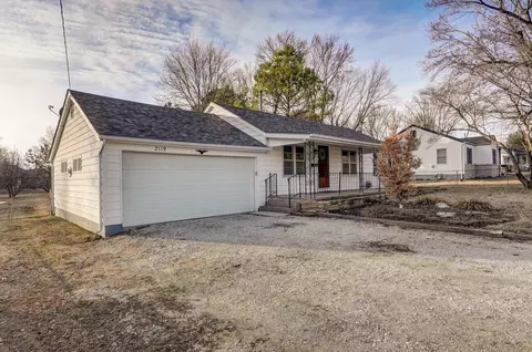 2119 S Missouri Ave, Springfield, MO 65807 photo 4