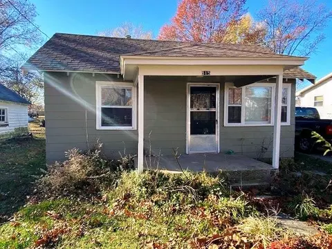 815 S Hudson Ave, Aurora, MO 65605 photo 2