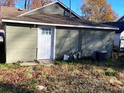 815 S Hudson Ave, Aurora, MO 65605 photo 3
