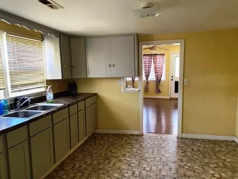 815 S Hudson Ave, Aurora, MO 65605 photo 10
