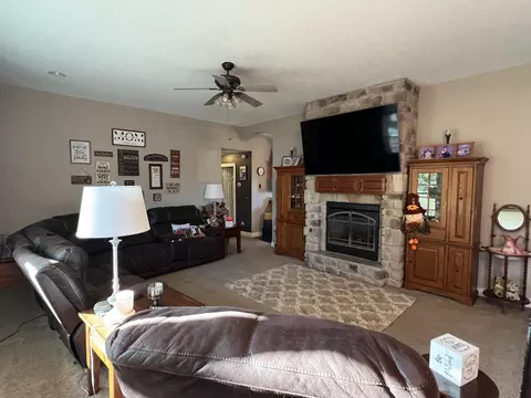219 E Creekview Rd, Clever, MO 65631 photo 4