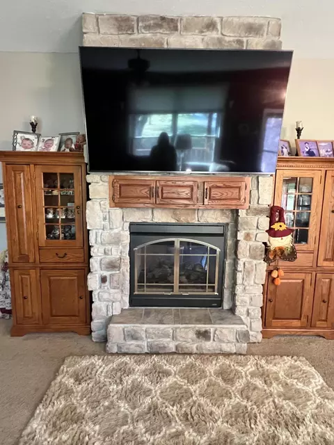 219 E Creekview Rd, Clever, MO 65631 photo 5