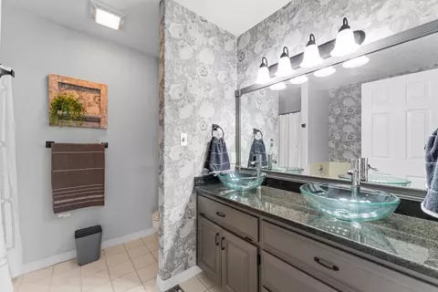 Bath - 185 Eagle Pointe Dr, Branson, MO 65616 photo 1 of 3