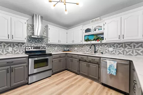 Kitchen - 185 Eagle Pointe Dr, Branson, MO 65616 photo 2 of 5
