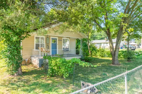 2226 W Mount Vernon St, Springfield, MO 65802 photo 2