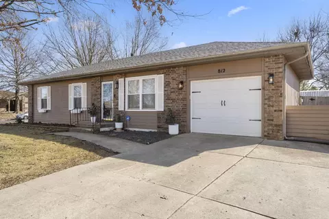 812 E Dyann Dr, Nixa, MO 65714 photo 1