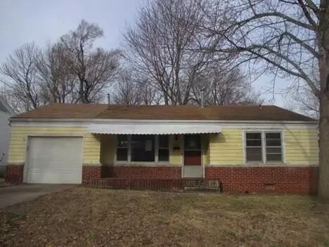 1937 S Weaver Ave, Springfield, MO 65807 photo 1