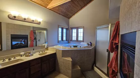 Bath - 2789 Highway Jj, Squires, MO 65755 photo 2 of 4