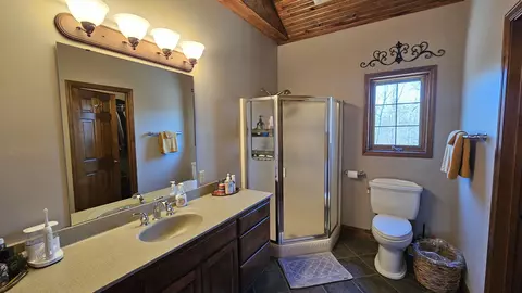 Bath - 2789 Highway Jj, Squires, MO 65755 photo 4 of 4