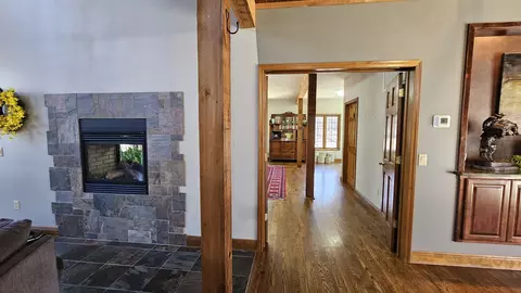 Entry Way - 2789 Highway Jj, Squires, MO 65755 photo 3 of 8