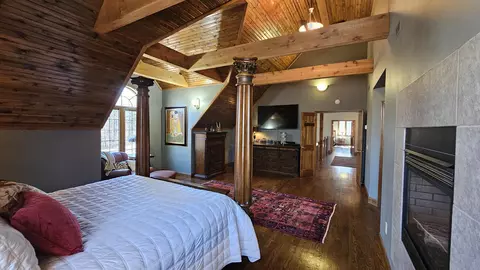 Bedroom - 2789 Highway Jj, Squires, MO 65755 photo 4 of 5