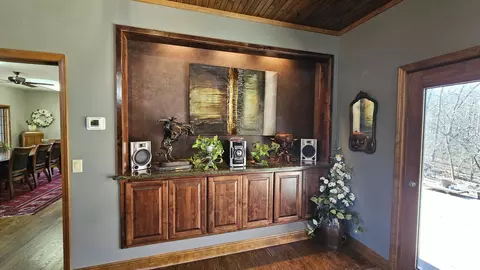 Entry Way - 2789 Highway Jj, Squires, MO 65755 photo 2 of 8