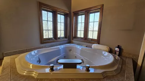 Bath - 2789 Highway Jj, Squires, MO 65755 photo 3 of 4