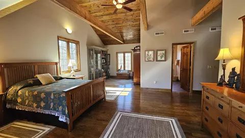 Bedroom - 2789 Highway Jj, Squires, MO 65755 photo 5 of 5