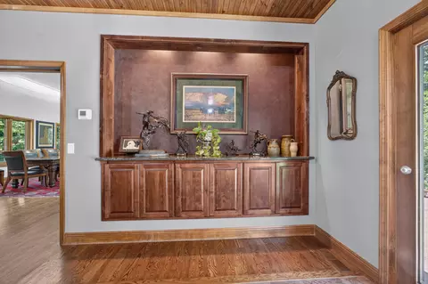 Entry Way - 2789 Highway Jj, Squires, MO 65755 photo 1 of 5