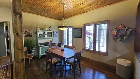 Dining - 2789 Highway Jj, Squires, MO 65755 photo 3 of 4