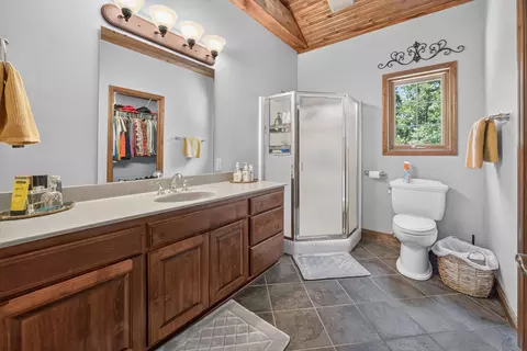 Bath - 2789 Highway Jj, Squires, MO 65755 photo 4 of 5