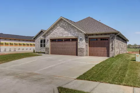 1861 E Cobblestone Dr, Ozark, MO 65721 photo 3