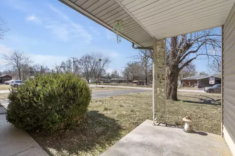 608 S Barwick Pl, Willard, MO 65781 photo 3