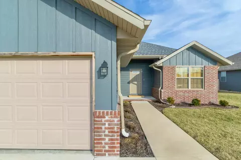 506 N Stella Ct, Willard, MO 65781 photo 2