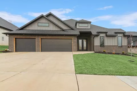 3941 E Woodhue St, Springfield, MO 65802 photo 1