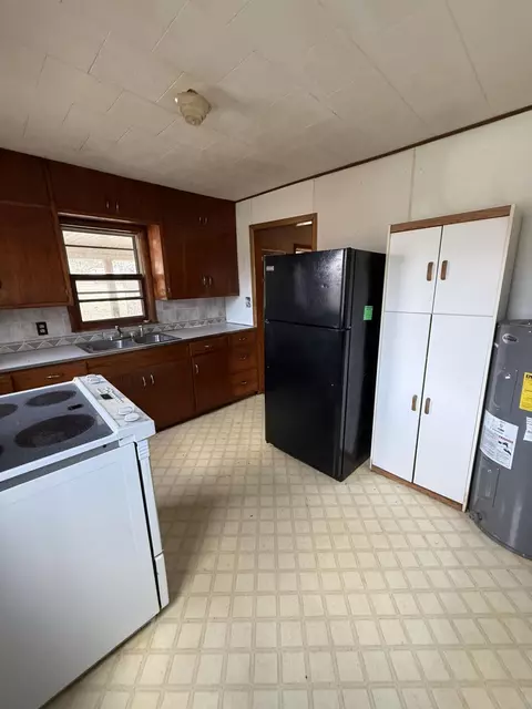 Kitchen - 541 County Road 806, Gainesville, MO 65655 photo 1 of 2