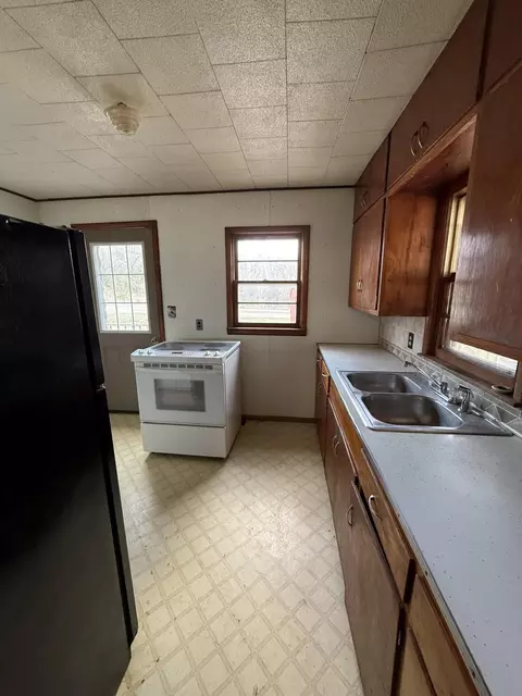 Kitchen - 541 County Road 806, Gainesville, MO 65655 photo 2 of 2