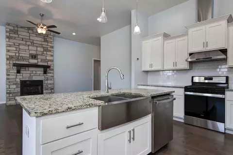 823 E Baracuda Dr, Nixa, MO 65714 photo 11