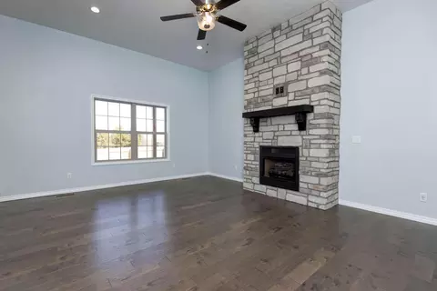 823 E Baracuda Dr, Nixa, MO 65714 photo 4