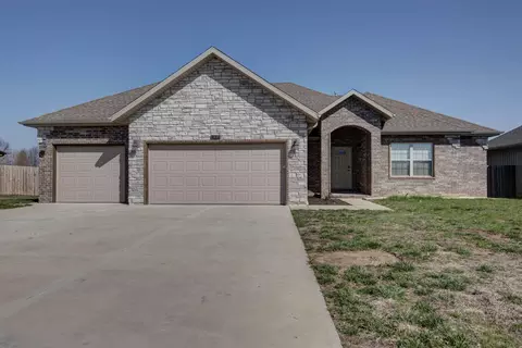 823 E Baracuda Dr, Nixa, MO 65714 photo 2