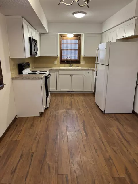 4951 S James Ave, Springfield, MO 65810 photo 9