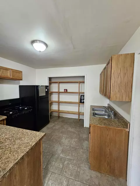 Kitchen - 505 9th St, Monett, MO 65708 photo 6 of 7
