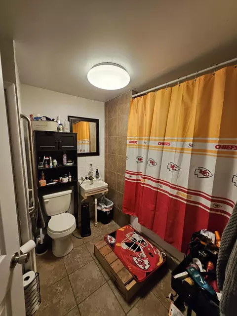 Bath - 505 9th St, Monett, MO 65708 photo 2 of 3