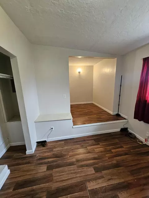 Living - 505 9th St, Monett, MO 65708 photo 4 of 5