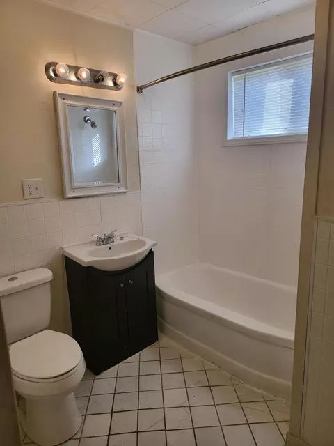 Bath - 505 9th St, Monett, MO 65708 photo 1 of 3