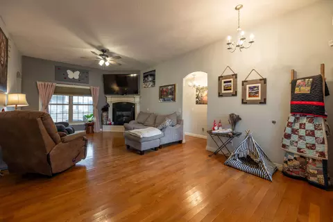 922 E Ozark Jubilee Dr, Nixa, MO 65714 photo 4