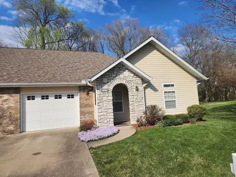 1051 W Ildereeen Ct, Springfield, MO 65807